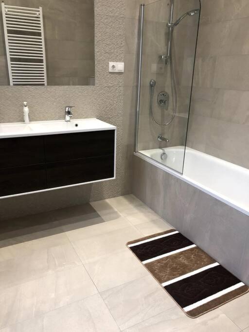 Renovated And Spacious Two-Bedroom Condo In Budapeste Exterior foto