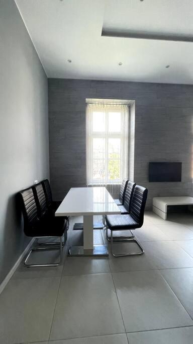 Renovated And Spacious Two-Bedroom Condo In Budapeste Exterior foto